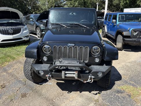 Used 2014 Jeep Wrangler Unlimited Sahara w/ Dual Top Group AWD/4WD image 10