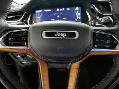 Used 2024 Jeep Grand Cherokee Summit AWD/4WD image 25