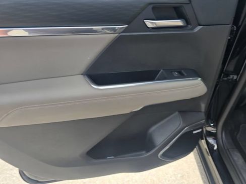 Used 2025 GMC Acadia Elevation w/ Elevation Premium Package FWD image 14