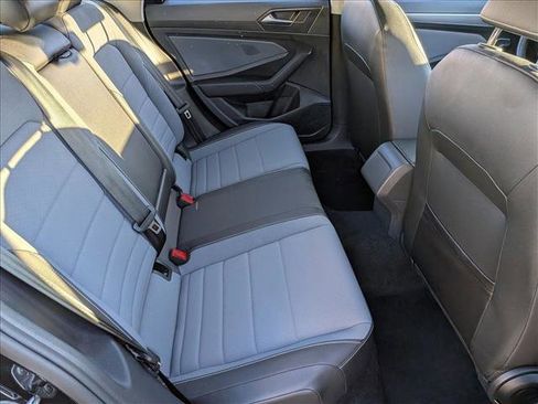 Used 2025 Volkswagen Jetta SE image 19