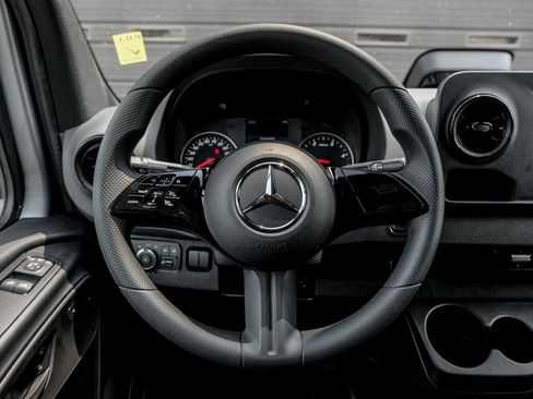 Used 2025 Mercedes-Benz Sprinter 2500 image 15