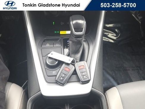 Used 2022 Toyota RAV4 XLE Premium image 19