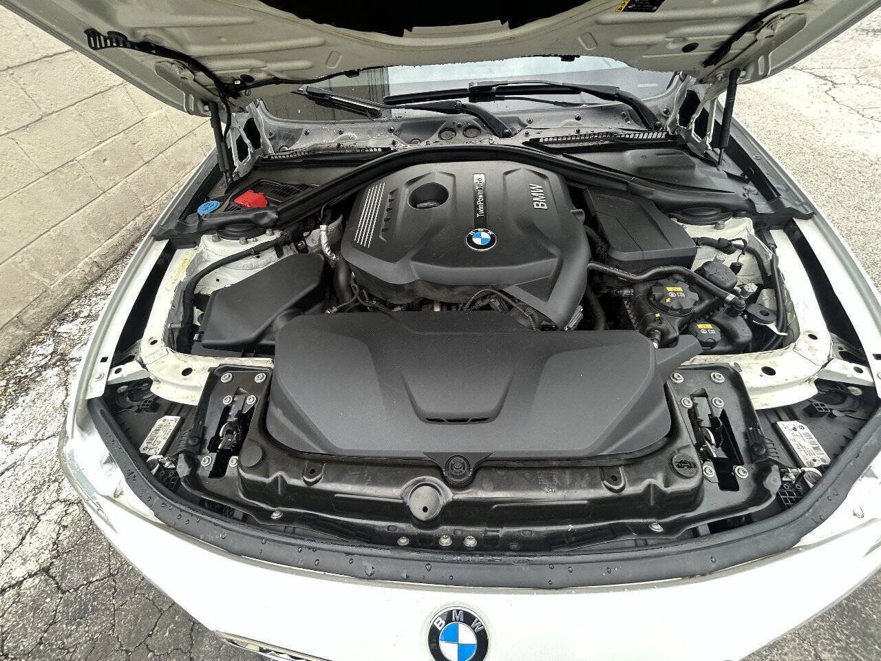 Used 2017 BMW 330i xDrive Sedan AWD/4WD image 14