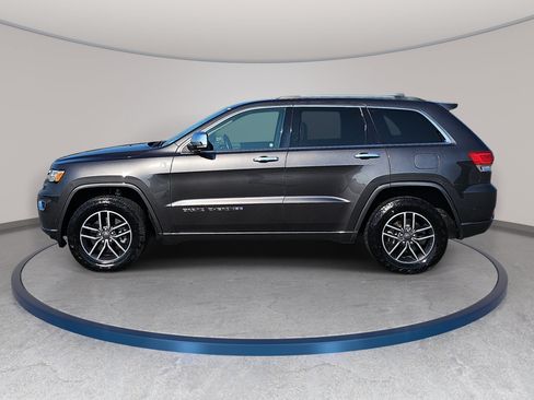 Used 2019 Jeep Grand Cherokee Overland AWD/4WD image 8