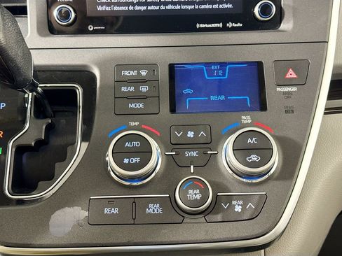 Used 2018 Toyota Sienna XLE image 15