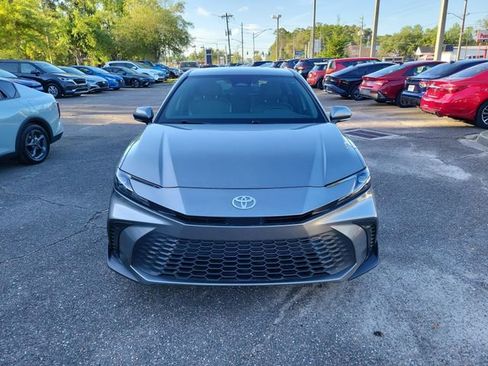 Used 2025 Toyota Camry SE FWD image 5