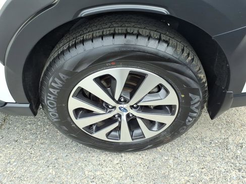 Certified 2025 Subaru Outback Premium AWD/4WD image 6