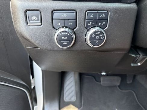 Used 2025 GMC Sierra 1500 SLT AWD/4WD image 24