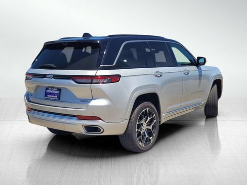 Used 2024 Jeep Grand Cherokee Summit AWD/4WD image 4