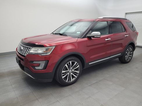 Used 2017 Ford Explorer Platinum image 2