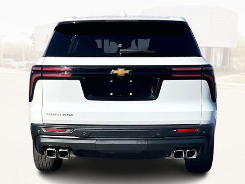 Used 2024 Chevrolet Traverse LS image 5