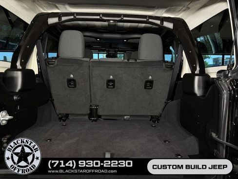 Used 2025 Jeep Wrangler Unlimited Rubicon AWD/4WD image 24