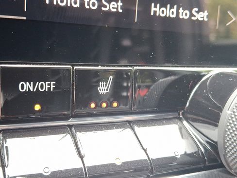 Used 2024 Chevrolet Colorado Z71 w/ Z71 Convenience Package 2 image 25