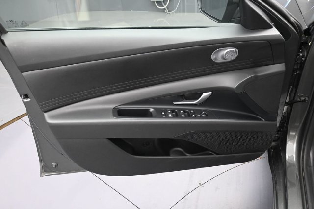 Used 2026 Hyundai Elantra Hybrid FWD image 16