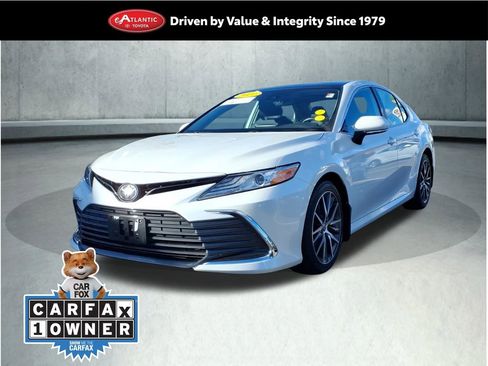 Certified 2021 Toyota Camry XLE image 1