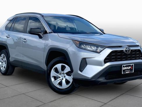 Used 2019 Toyota RAV4 LE FWD image 3