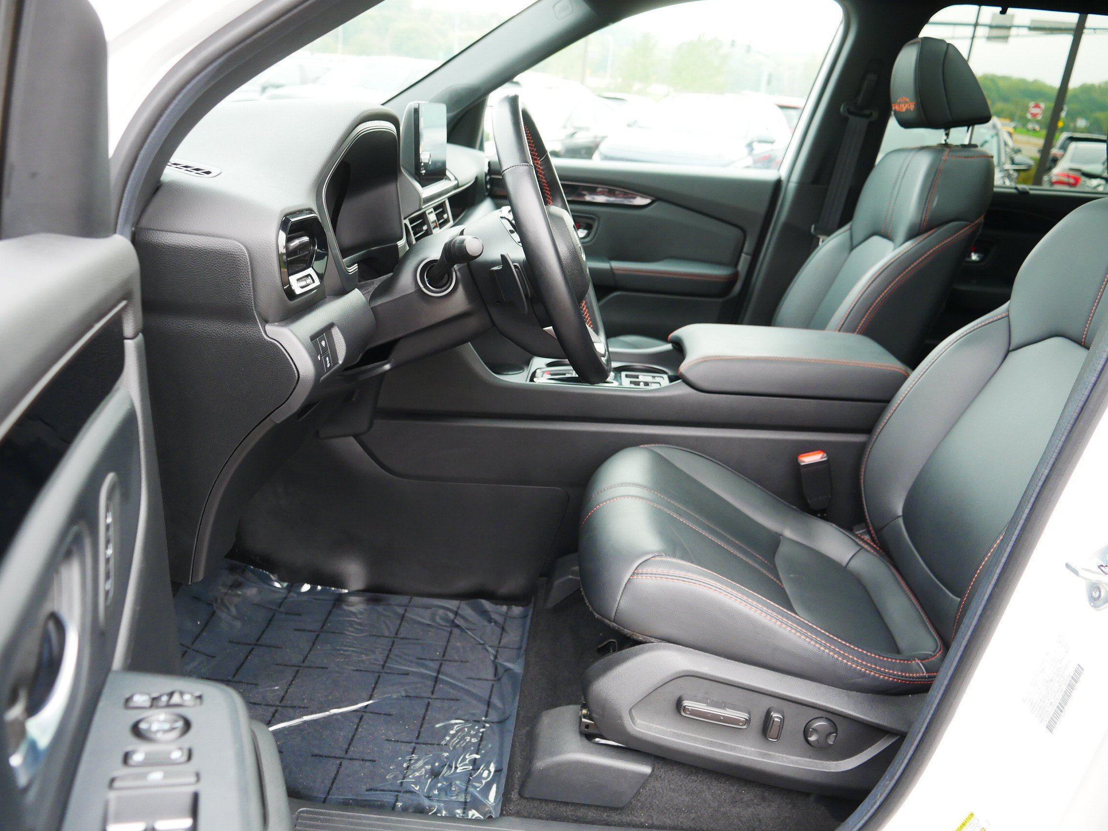 Used 2025 Honda Pilot TrailSport image 12