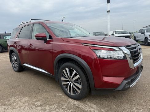 Used 2022 Nissan Pathfinder Platinum w/ Cargo Package image 2