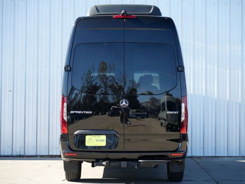 Used 2024 Mercedes-Benz Sprinter 2500 image 10