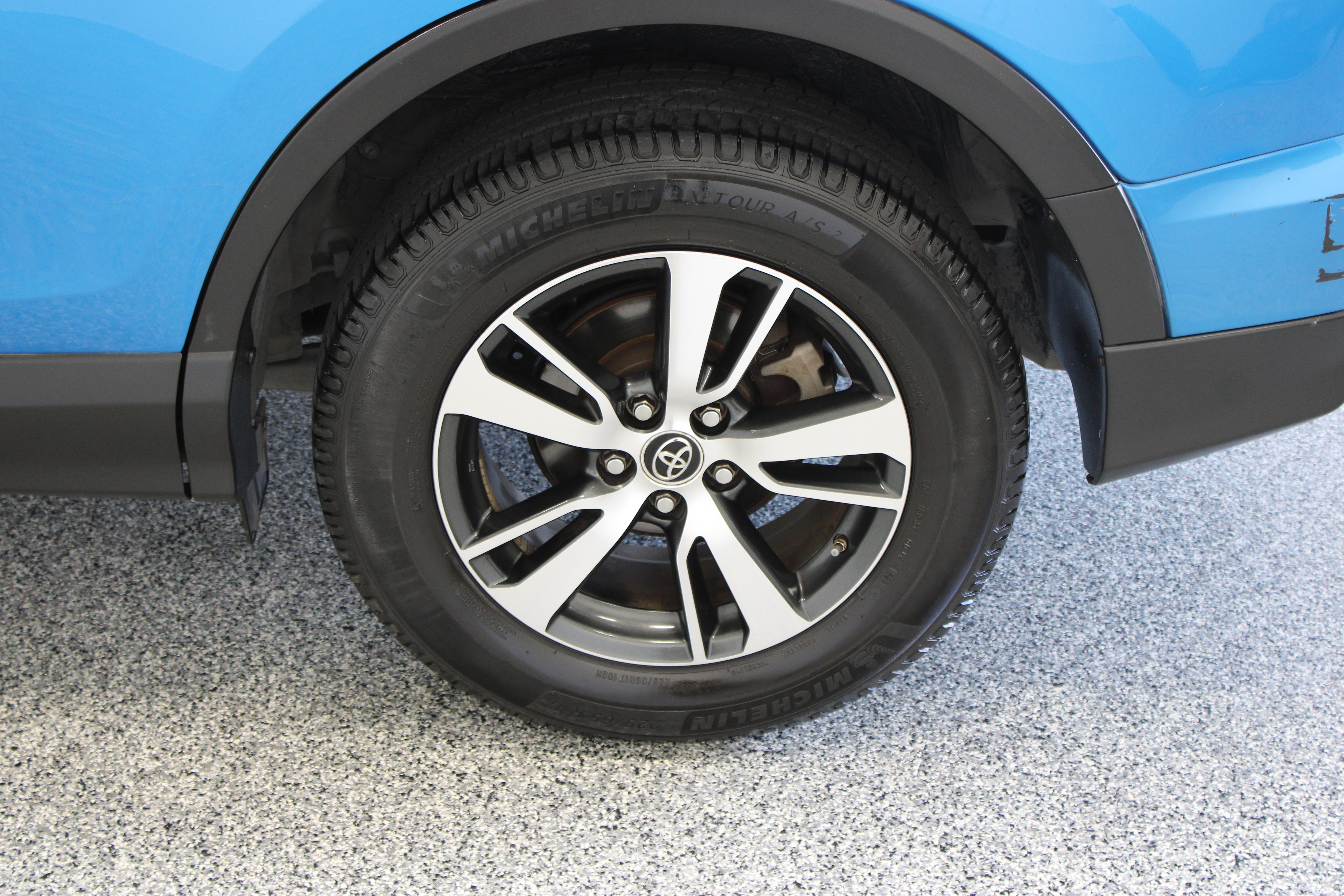 Used 2018 Toyota RAV4 XLE FWD image 10
