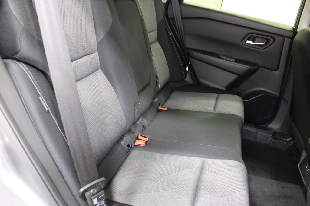 Used 2024 Nissan Rogue SV AWD/4WD image 19