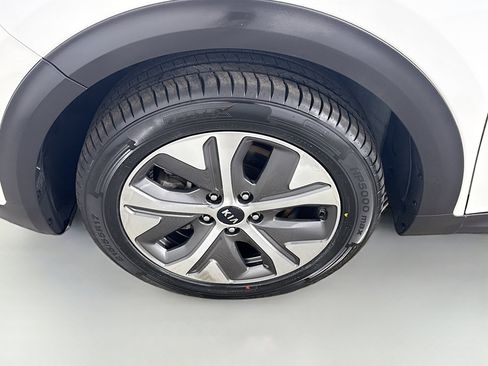 Used 2020 Kia Niro EX w/ Cold Weather Package image 38