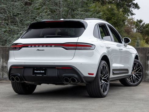 Certified 2026 Porsche Macan AWD/4WD image 11