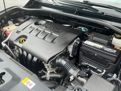Used 2018 Toyota C-HR XLE FWD image 9