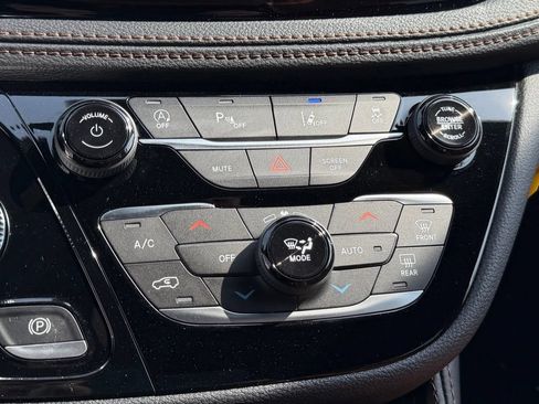 New 2026 Chrysler Pacifica Pinnacle FWD image 21