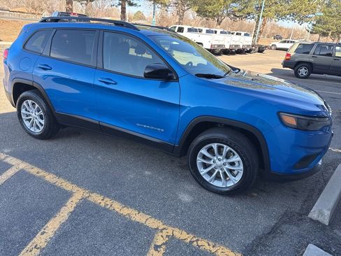 Used 2022 Jeep Cherokee Latitude Lux w/ Sun & Sound Group image 5