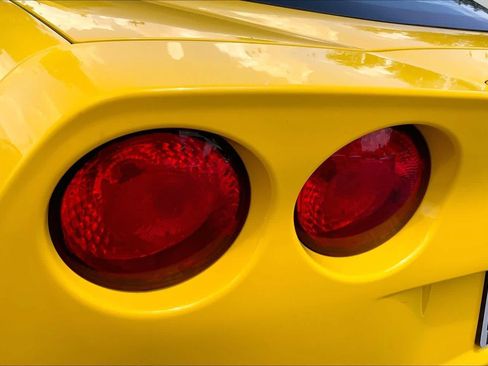 Used 2006 Chevrolet Corvette Coupe RWD image 22