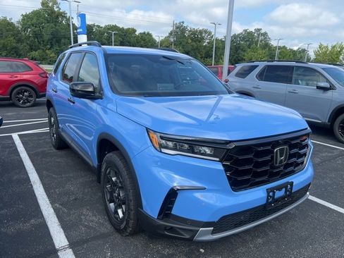 New 2025 Honda Pilot TrailSport image 1