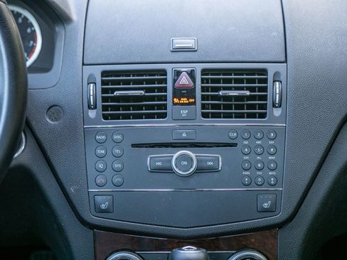 Used 2009 Mercedes-Benz C 300 Sedan image 19