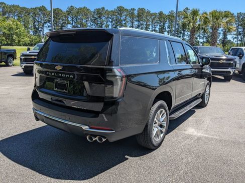 New 2025 Chevrolet Suburban Premier image 4