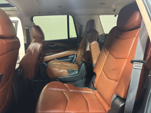 Used 2015 Cadillac Escalade Luxury image 28