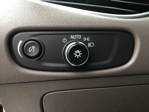 Used 2018 Chevrolet Malibu Premier w/ Premier Sun and Wheel Package image 28