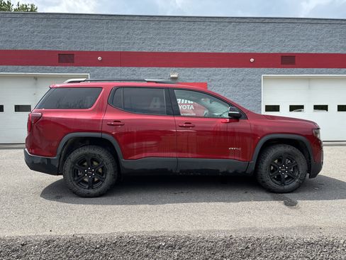 Used 2022 GMC Acadia AT4 w/ Technology Package AWD/4WD image 2