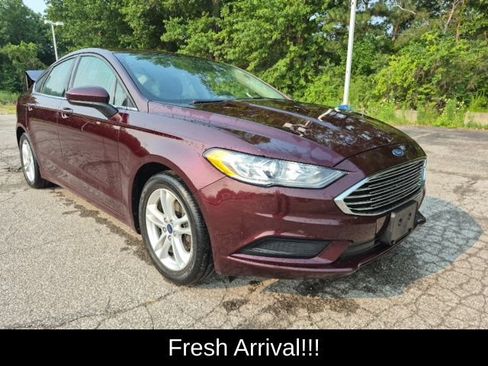Used 2018 Ford Fusion SE w/ Fusion SE Technology Package FWD image 3