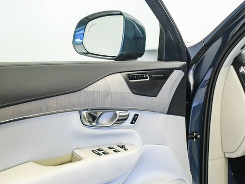 Certified 2025 Volvo XC90 T8 Ultra w/ Protection Package Premier AWD/4WD image 27