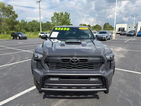 Used 2025 Toyota Tacoma TRD Sport AWD/4WD image 11