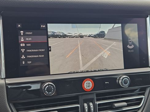 Certified 2026 Porsche Macan AWD/4WD image 18
