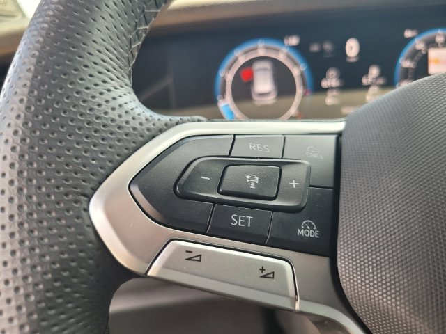 Used 2025 Volkswagen Tiguan SEL R-Line AWD/4WD image 26