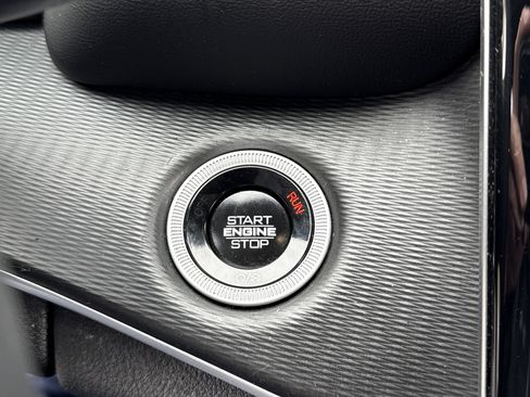 Used 2024 Jeep Grand Cherokee L Laredo image 5