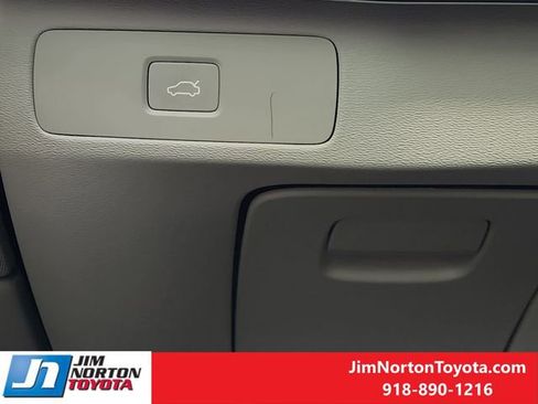 Used 2023 Volvo XC90 B6 Plus w/ Protection Package Premier image 24