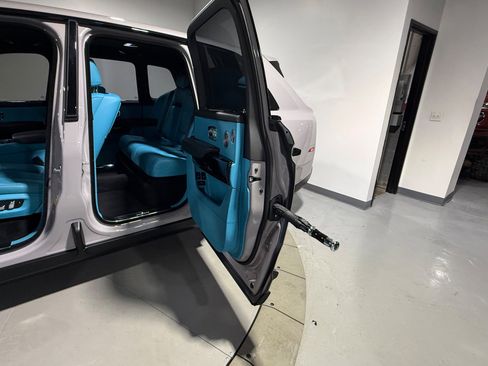 Used 2023 Rolls-Royce Cullinan w/ Cullinan Package image 69