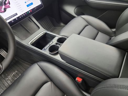 Used 2022 Tesla Model Y Performance AWD/4WD image 11