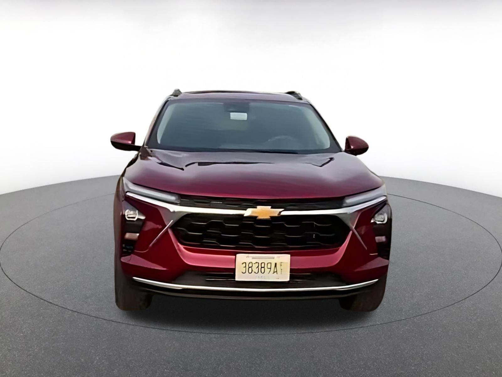 Used 2025 Chevrolet Trax LT FWD image 2