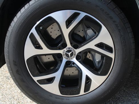 Used 2025 Mercedes-Benz GLC 350e 4MATIC image 12