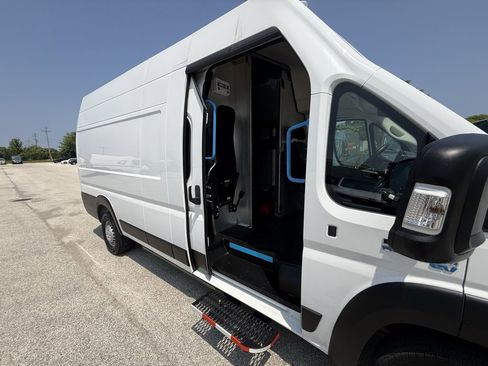 Used 2024 RAM ProMaster 3500 w/ Delivery Van Package image 10
