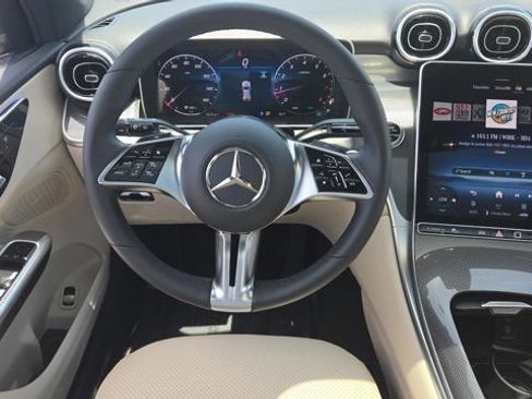 Used 2025 Mercedes-Benz GLC 300 image 11